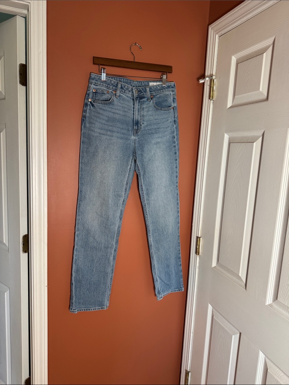GAP Curvy '90s Straight High Rise Jeans in light blue